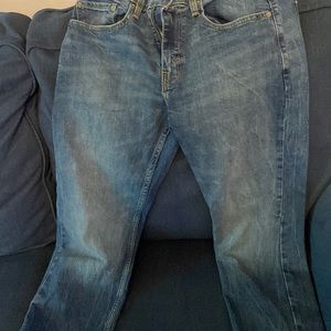 Men’s Levi jeans size 31/32. In great condition.